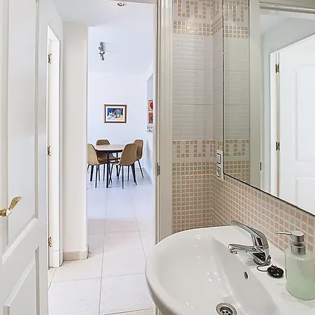 Two-bedroom Penthouse Next To The Sea Appartement *